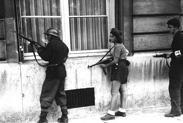 18 year old French Résistance fighter, Simone Segouin, patrolling Paris, 1944.